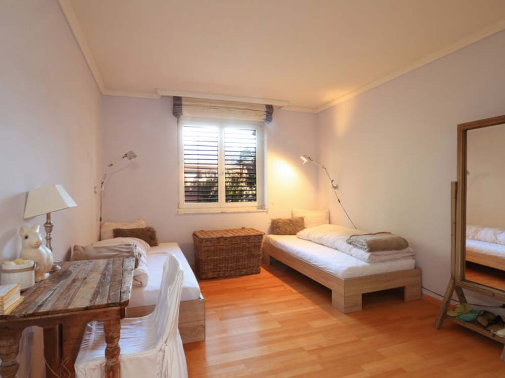 Une chambre avec deux lits jumeaux Location de vacances à Ascona Holiday rental in Ascona Ferienvermietung in Ascona